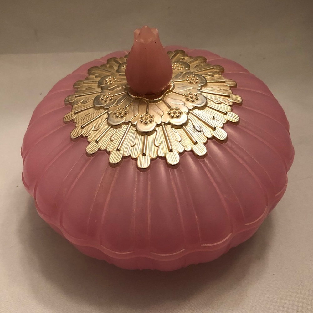 Vintage Avon Elusive Beauty Dust container